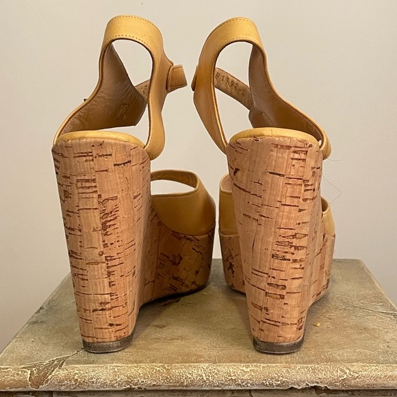 La Canadien cork leather heels size 37 (6-6.5) - Picture 5 of 10